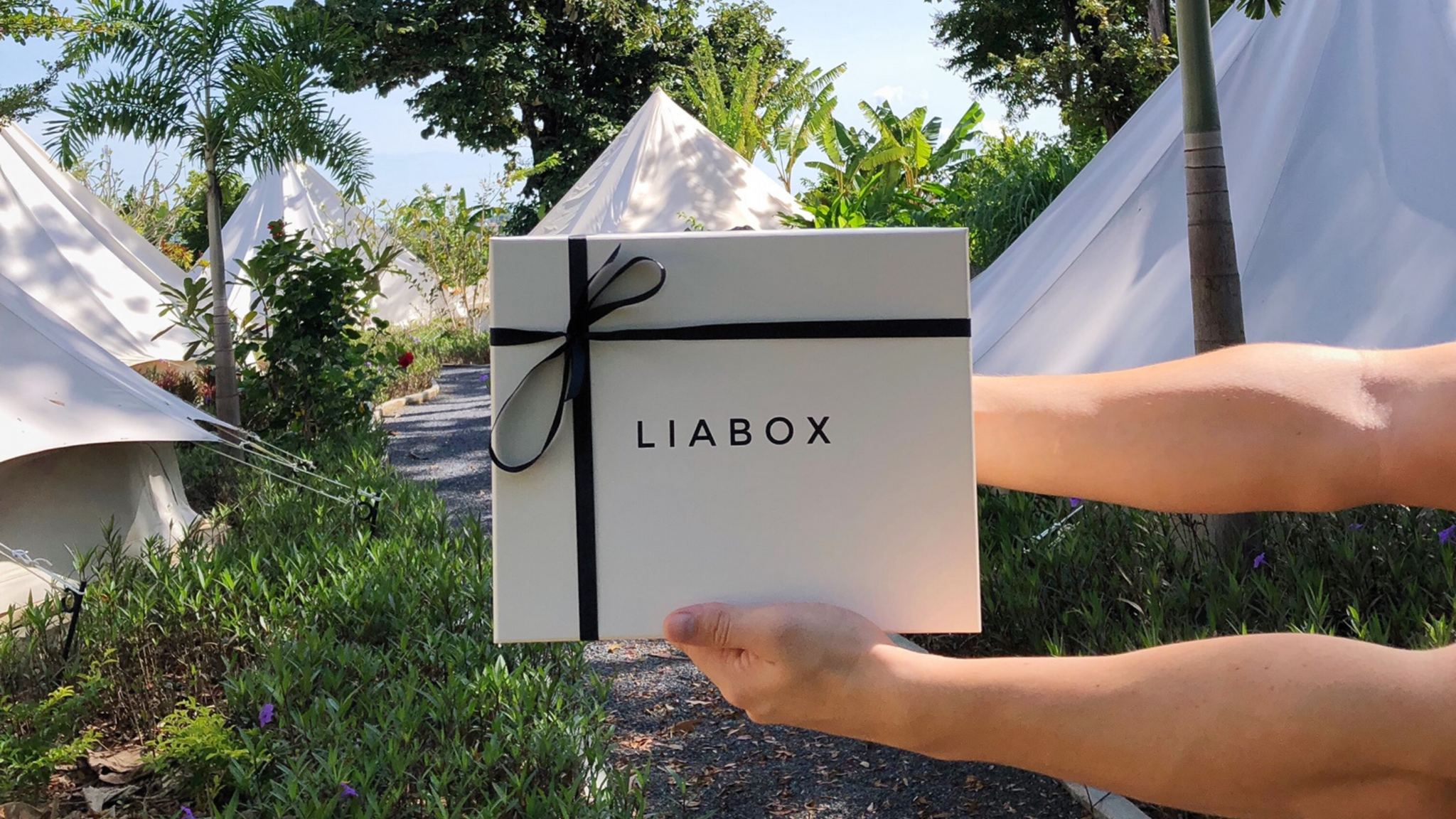 GIVEAWAY // LIABOX x Roost Glamping